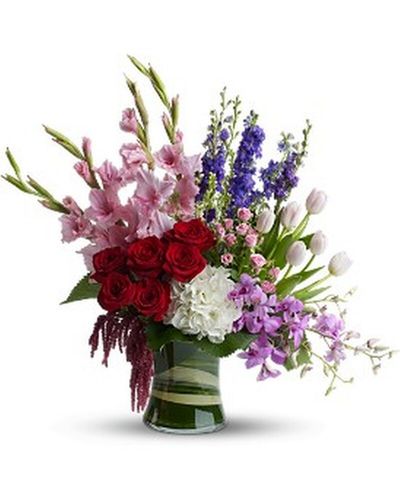 <p>Your love burns eternally - show them your heart with this elegant bouquet. The Endless Love arrangement is a modern blend of roses, mini hydrangea, green trick dianthus and hypericum berries. Loops of lily grass create a heart to show your true sentiments. This luxurious bouquet is sure to make a lasting impression on your forever love.</p>